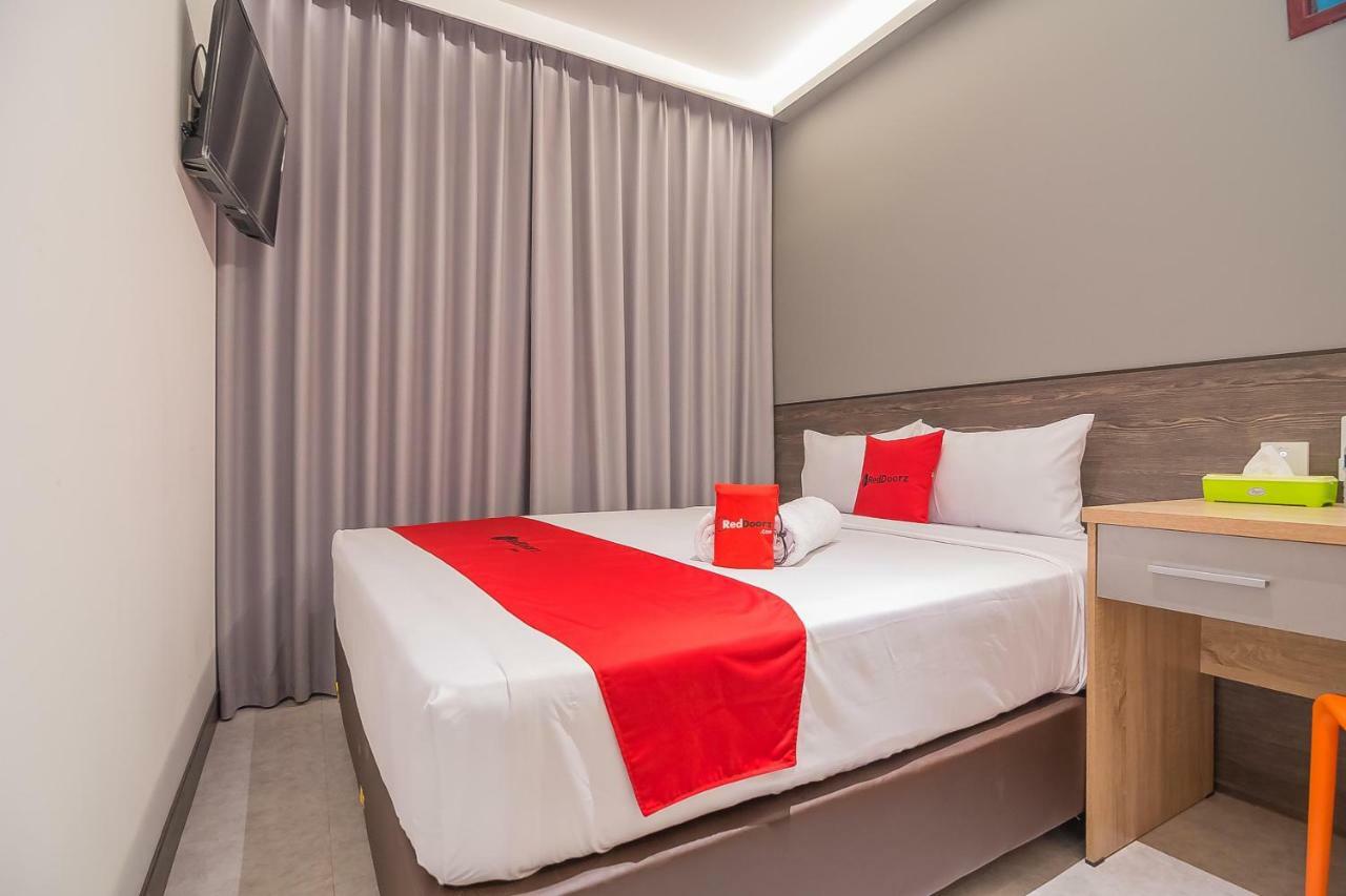 Wisma tamu Reddoorz Near Taman Rejomulyo