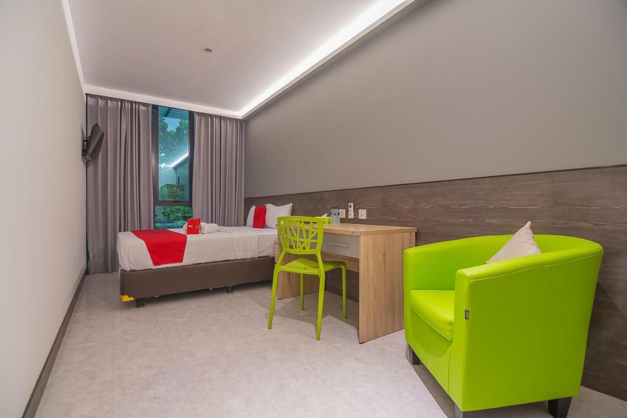 Wisma tamu Reddoorz Near Taman Rejomulyo